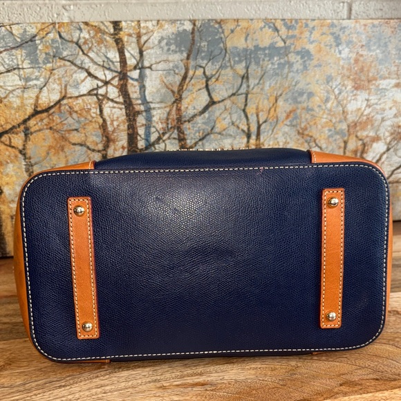 Large Dooney & Bourke Shelby Navy and British Tan Leather Tote Like New - Picture 6 of 15